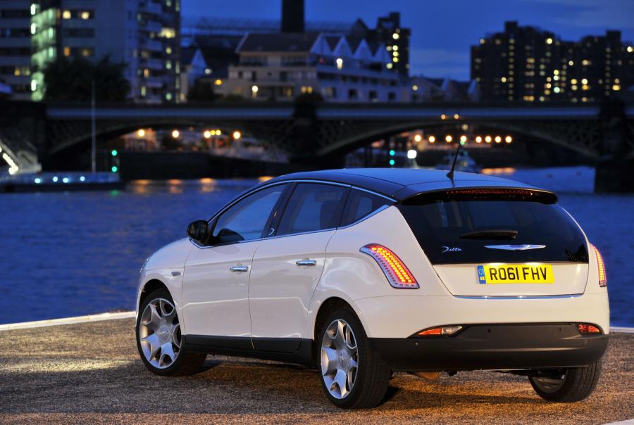  Chrysler Delta 2011 года  (фото 50 из 69)